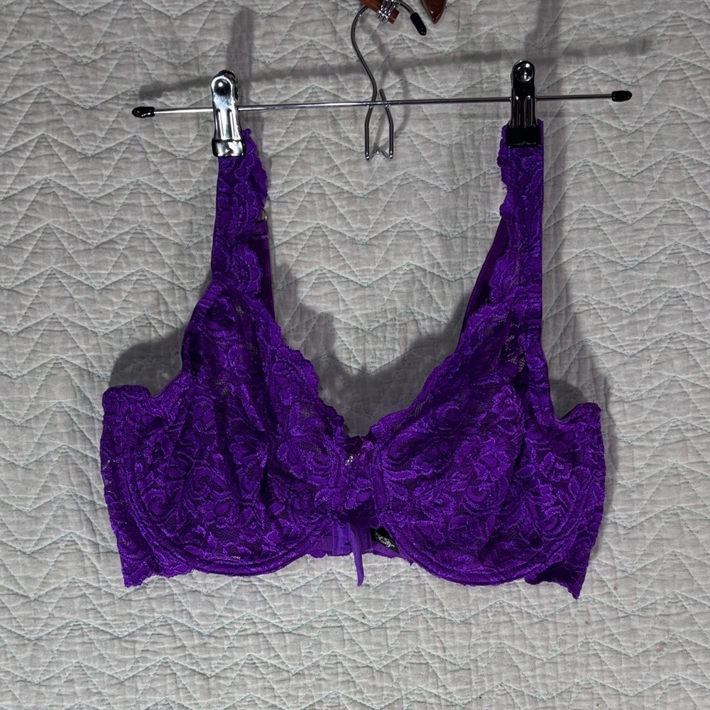 smart & sexy Vibrant Purple Lace Underwire Bra with Floral Detail